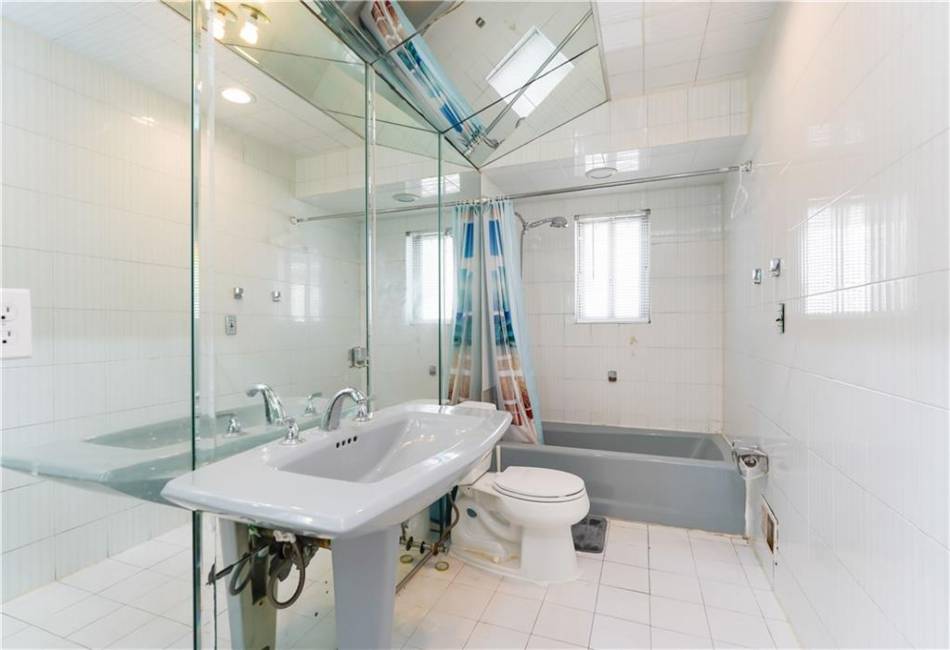 228 Nome Avenue, Staten Island, New York 10314, 5 Bedrooms Bedrooms, ,5 BathroomsBathrooms,Residential,For Sale,Nome,490820