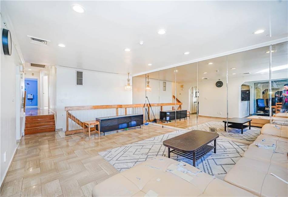 228 Nome Avenue, Staten Island, New York 10314, 5 Bedrooms Bedrooms, ,5 BathroomsBathrooms,Residential,For Sale,Nome,490820