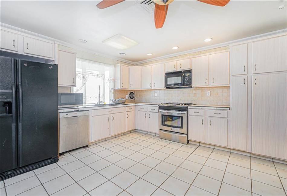 228 Nome Avenue, Staten Island, New York 10314, 5 Bedrooms Bedrooms, ,5 BathroomsBathrooms,Residential,For Sale,Nome,490820
