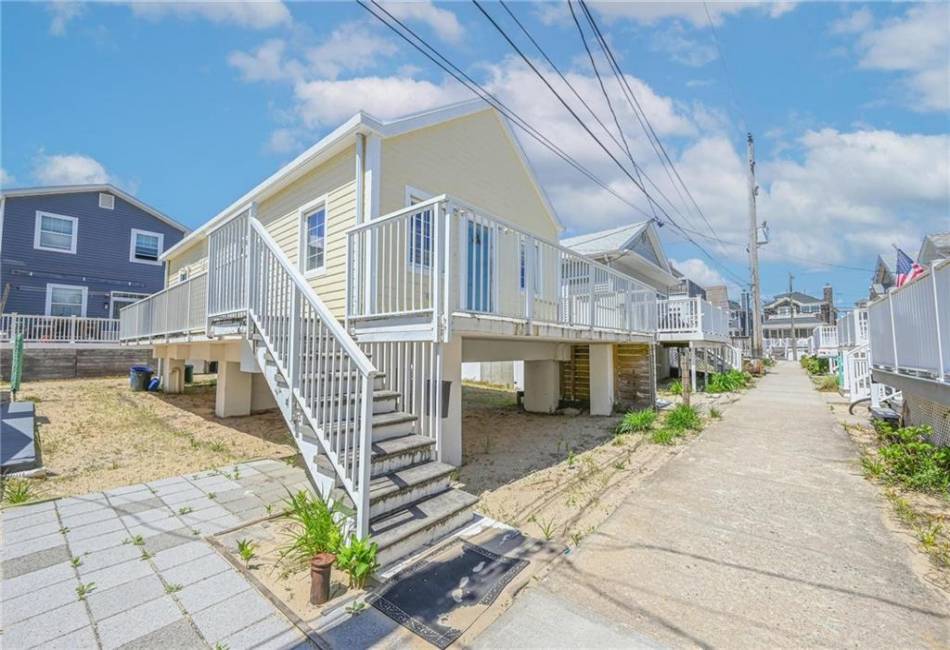 8 Hudson Walk, Breezy Point, New York 11697, 3 Bedrooms Bedrooms, ,1 BathroomBathrooms,Residential,For Sale,Hudson,492630