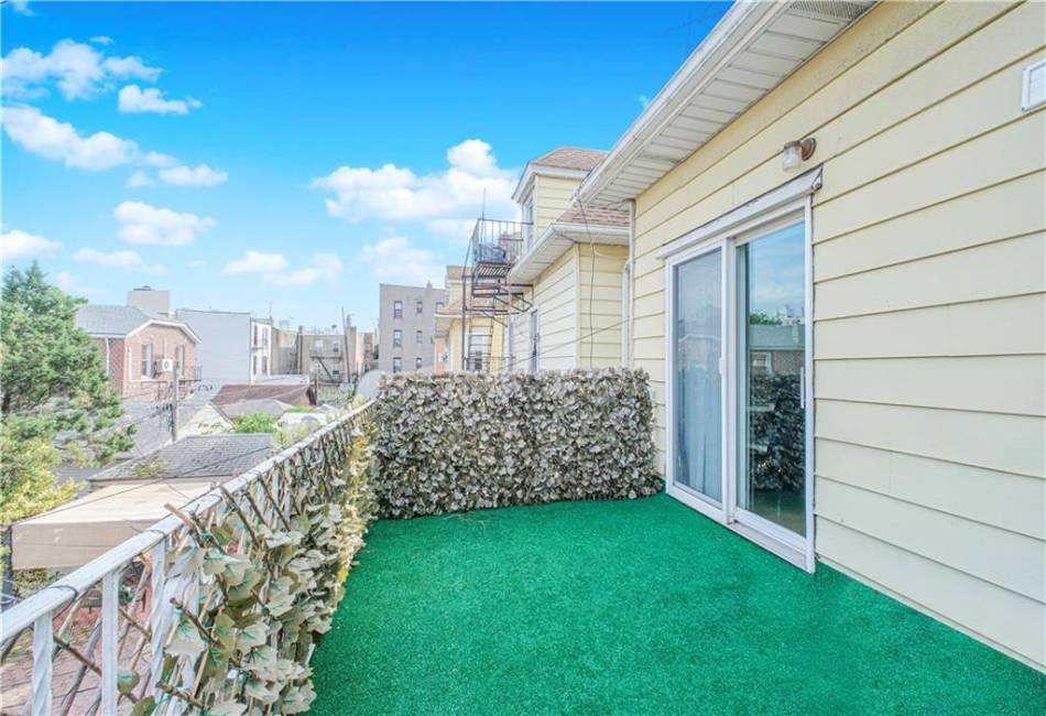 133 Bay 25th Street, Brooklyn, New York 11214, 7 Bedrooms Bedrooms, ,4 BathroomsBathrooms,Residential,For Sale,Bay 25th,492736