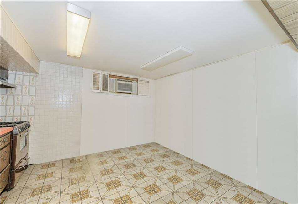 133 Bay 25th Street, Brooklyn, New York 11214, 7 Bedrooms Bedrooms, ,4 BathroomsBathrooms,Residential,For Sale,Bay 25th,492736
