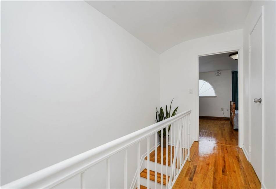 90 Railroad Avenue, Staten Island, New York 10304, 3 Bedrooms Bedrooms, ,3 BathroomsBathrooms,Residential,For Sale,Railroad,492738