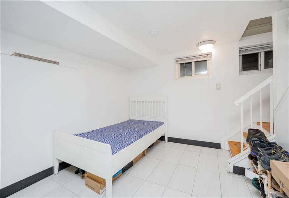 90 Railroad Avenue, Staten Island, New York 10304, 3 Bedrooms Bedrooms, ,3 BathroomsBathrooms,Residential,For Sale,Railroad,492738