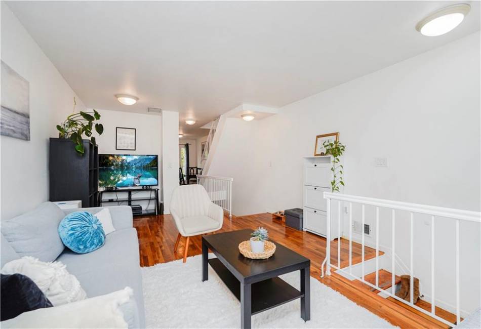 90 Railroad Avenue, Staten Island, New York 10304, 3 Bedrooms Bedrooms, ,3 BathroomsBathrooms,Residential,For Sale,Railroad,492738