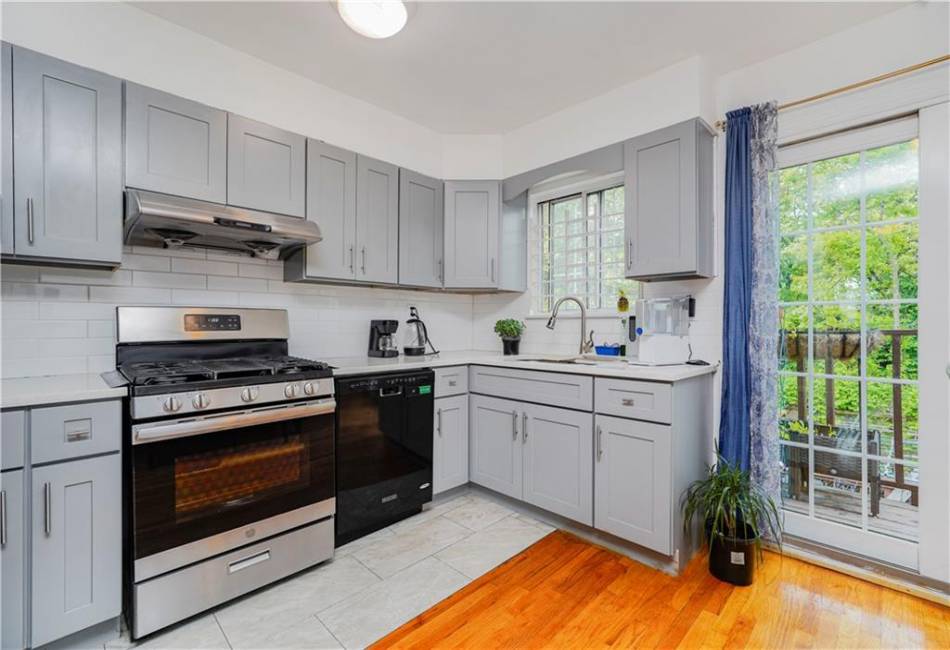 90 Railroad Avenue, Staten Island, New York 10304, 3 Bedrooms Bedrooms, ,3 BathroomsBathrooms,Residential,For Sale,Railroad,492738