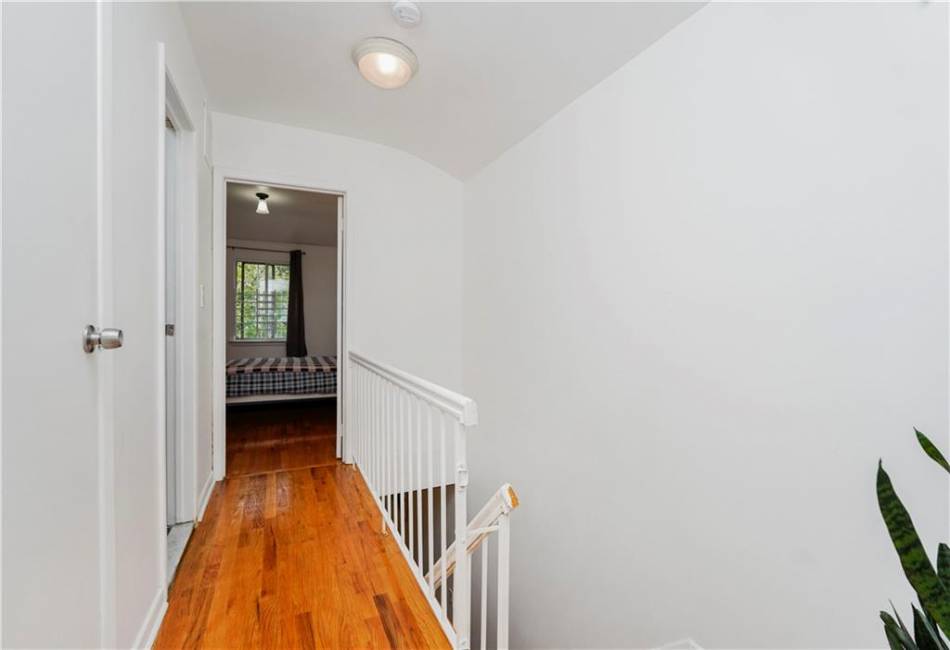 90 Railroad Avenue, Staten Island, New York 10304, 3 Bedrooms Bedrooms, ,3 BathroomsBathrooms,Residential,For Sale,Railroad,492738