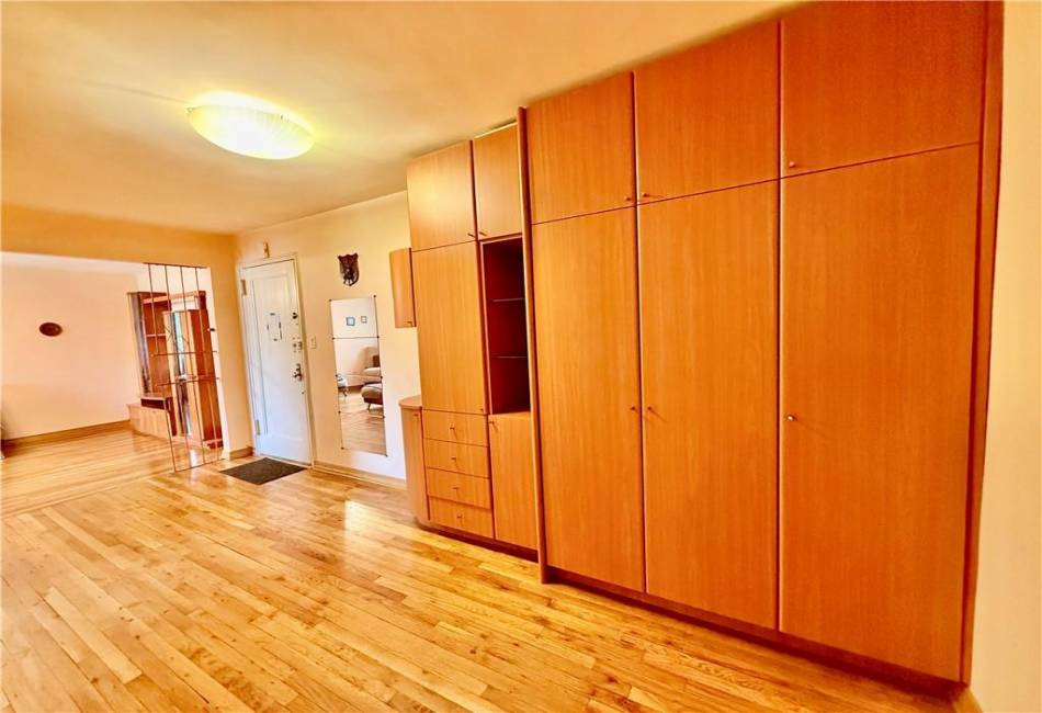 2685 7th Street, Brooklyn, New York 11235, 2 Bedrooms Bedrooms, ,1 BathroomBathrooms,Residential,For Sale,7th,492739