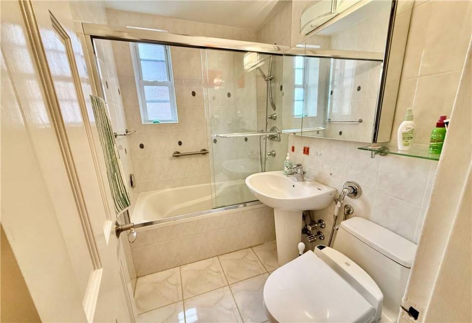 2685 7th Street, Brooklyn, New York 11235, 2 Bedrooms Bedrooms, ,1 BathroomBathrooms,Residential,For Sale,7th,492739
