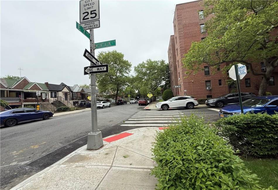 2685 7th Street, Brooklyn, New York 11235, 2 Bedrooms Bedrooms, ,1 BathroomBathrooms,Residential,For Sale,7th,492739