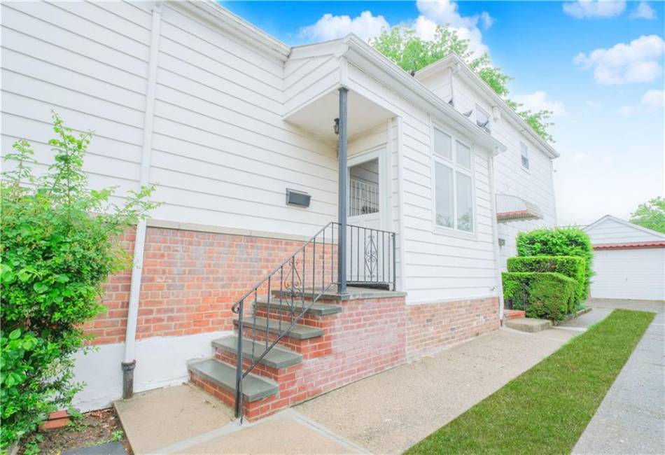10524 Flatlands 6th Street, Brooklyn, New York 11236, 4 Bedrooms Bedrooms, ,4 BathroomsBathrooms,Residential,For Sale,Flatlands 6th,492741