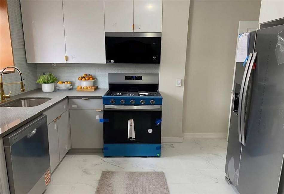 298 Bay 14th Street, Brooklyn, New York 11214, 2 Bedrooms Bedrooms, ,2 BathroomsBathrooms,Residential,For Sale,Bay 14th,489104
