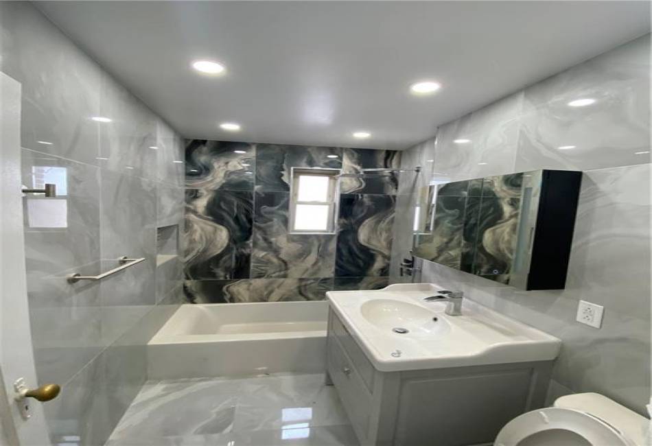 298 Bay 14th Street, Brooklyn, New York 11214, 2 Bedrooms Bedrooms, ,2 BathroomsBathrooms,Residential,For Sale,Bay 14th,489104