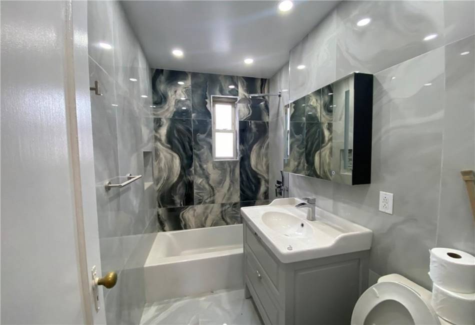 298 Bay 14th Street, Brooklyn, New York 11214, 2 Bedrooms Bedrooms, ,2 BathroomsBathrooms,Residential,For Sale,Bay 14th,489104