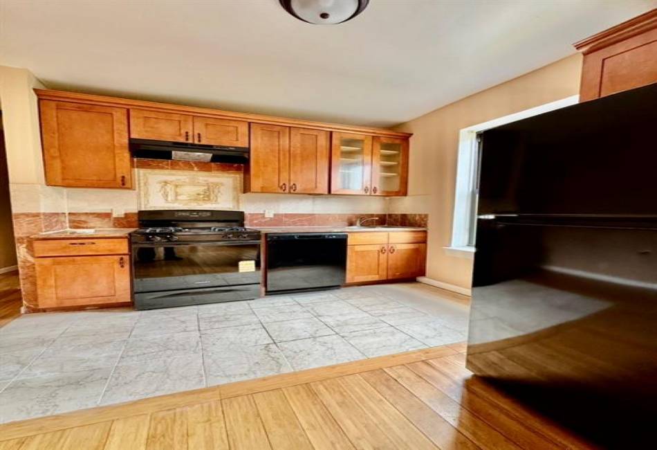 883 165th Street, Bronx, New York 10459, 2 Bedrooms Bedrooms, ,1 BathroomBathrooms,Rental,For Sale,165th,492749