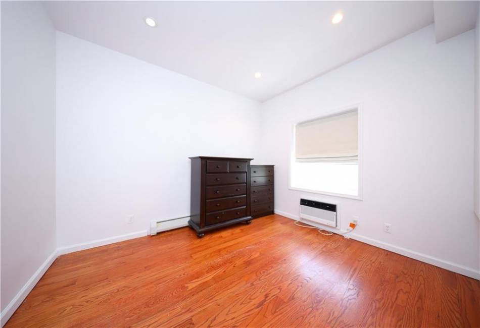 526 Avenue Z, Brooklyn, New York 11223, 2 Bedrooms Bedrooms, ,2 BathroomsBathrooms,Residential,For Sale,Avenue Z,492750