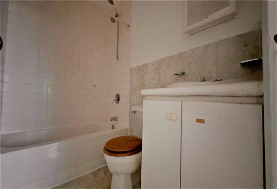 7618 Grand Central Parkway, Forest Hills, New York 11375, 1 Bedroom Bedrooms, ,1 BathroomBathrooms,Rental,For Sale,Grand Central,492755