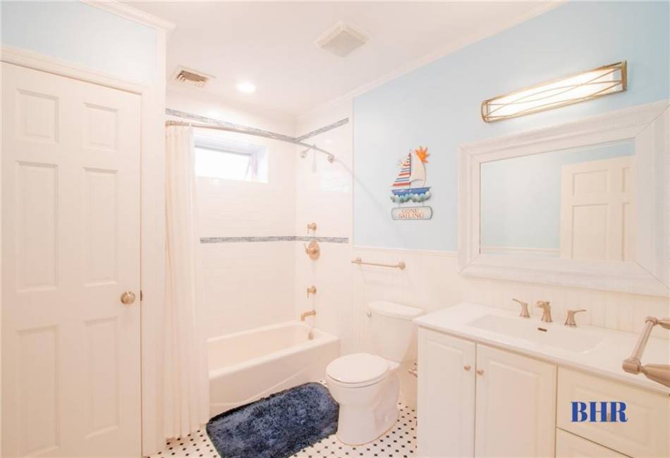 120 Norfolk Street, Brooklyn, New York 11235, 2 Bedrooms Bedrooms, ,2 BathroomsBathrooms,Residential,For Sale,Norfolk,492656