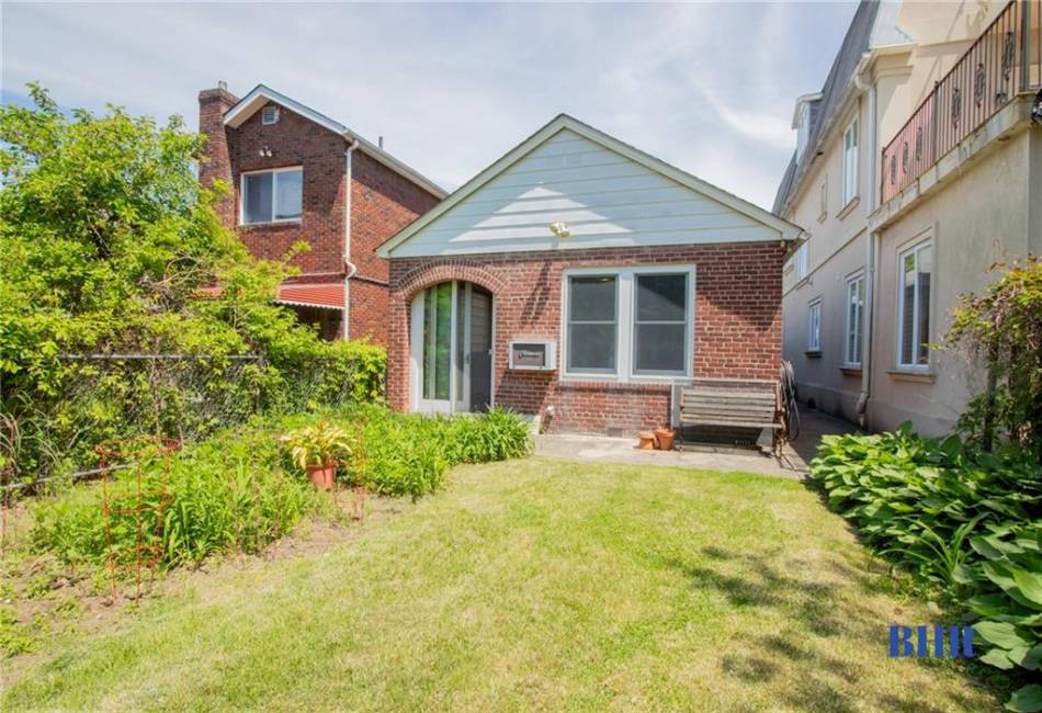 120 Norfolk Street, Brooklyn, New York 11235, 2 Bedrooms Bedrooms, ,2 BathroomsBathrooms,Residential,For Sale,Norfolk,492656