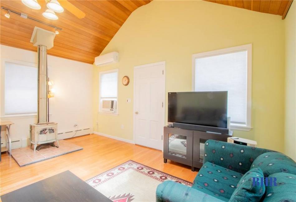 120 Norfolk Street, Brooklyn, New York 11235, 2 Bedrooms Bedrooms, ,2 BathroomsBathrooms,Residential,For Sale,Norfolk,492656