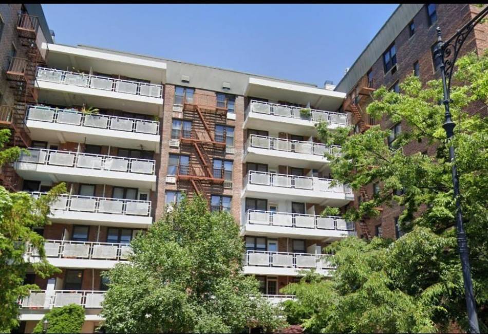 3235 Emmons Avenue, Brooklyn, New York 11235, 2 Bedrooms Bedrooms, ,1.5 BathroomsBathrooms,Residential,For Sale,Emmons,492760