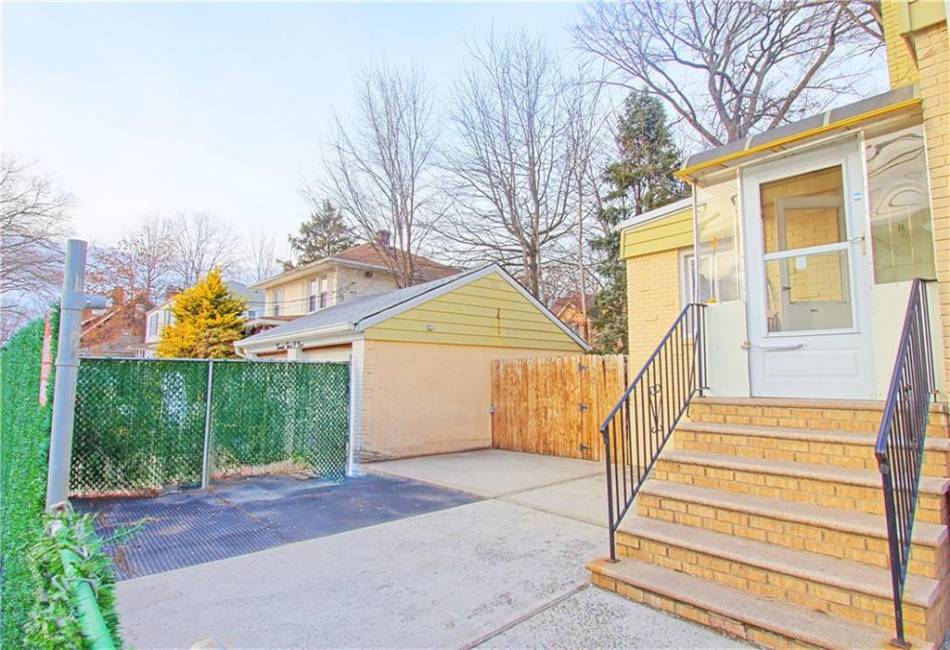 2309 Hylan Boulevard, Staten Island, New York 10306, 6 Bedrooms Bedrooms, ,3 BathroomsBathrooms,Residential,For Sale,Hylan,492763