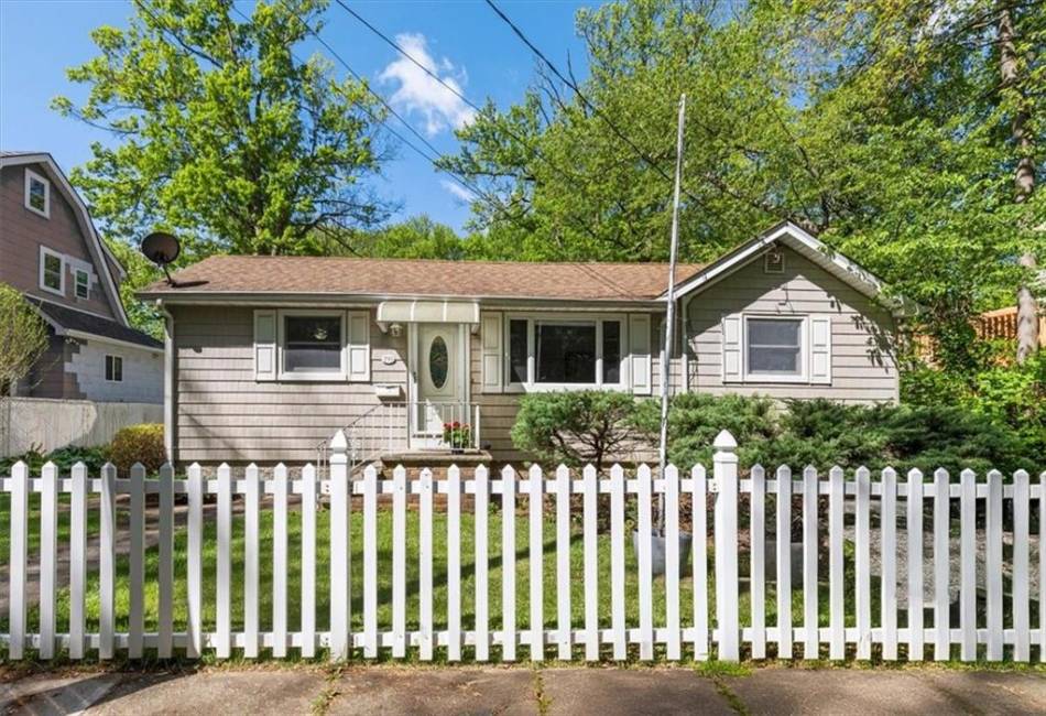 190 Prall Avenue, Staten Island, New York 10312, 2 Bedrooms Bedrooms, ,2 BathroomsBathrooms,Residential,For Sale,Prall,492771