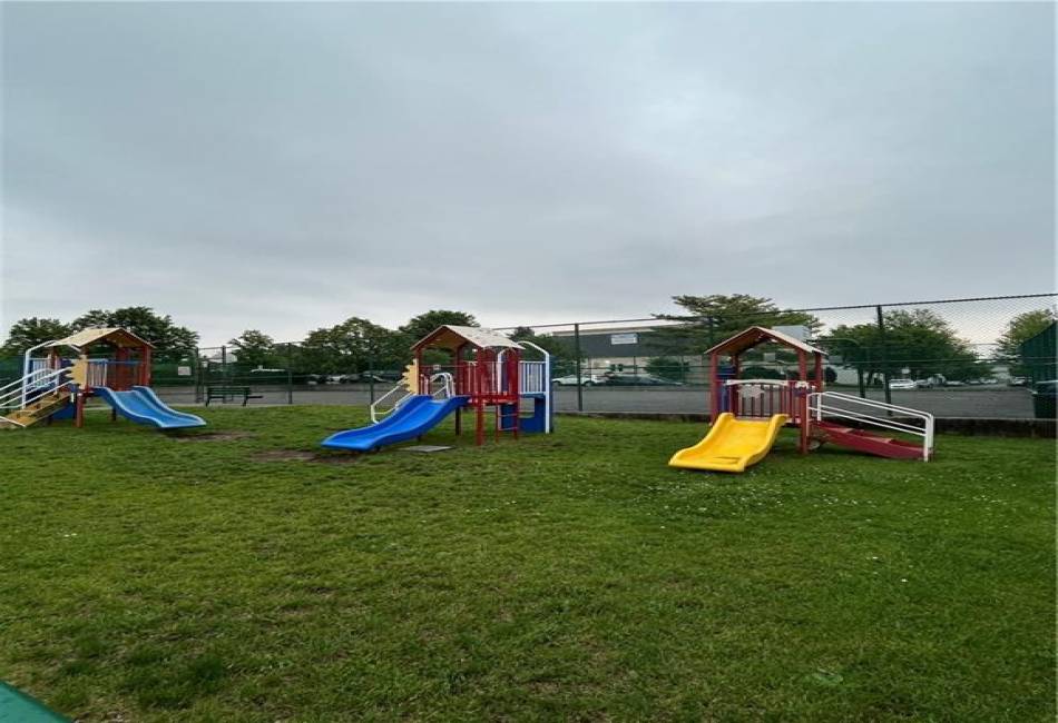 71 Emily Lane, Staten Island, New York 10312, 1 Bedroom Bedrooms, ,3 BathroomsBathrooms,Residential,For Sale,Emily,492774