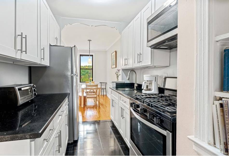 657 26th Street, Brooklyn, New York 11210, 1 Bedroom Bedrooms, ,1 BathroomBathrooms,Residential,For Sale,26th,492775