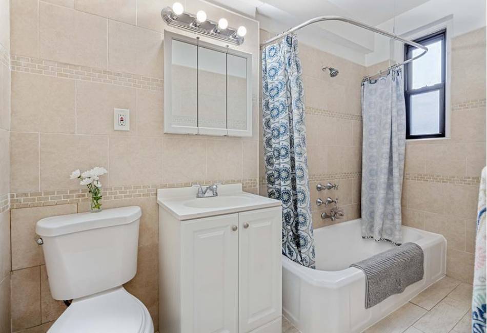 657 26th Street, Brooklyn, New York 11210, 1 Bedroom Bedrooms, ,1 BathroomBathrooms,Residential,For Sale,26th,492775