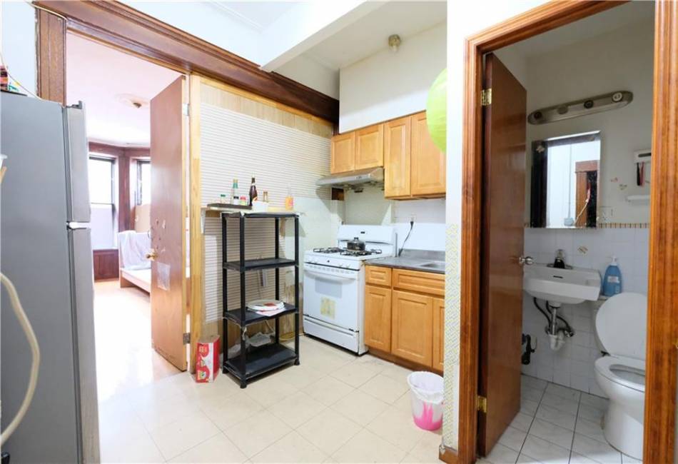642 56th Street, Brooklyn, New York 11220, 10 Bedrooms Bedrooms, ,5 BathroomsBathrooms,Residential,For Sale,56th,492782