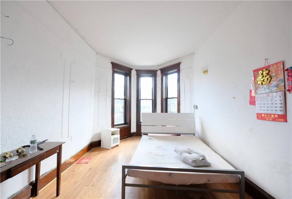 642 56th Street, Brooklyn, New York 11220, 10 Bedrooms Bedrooms, ,5 BathroomsBathrooms,Residential,For Sale,56th,492782