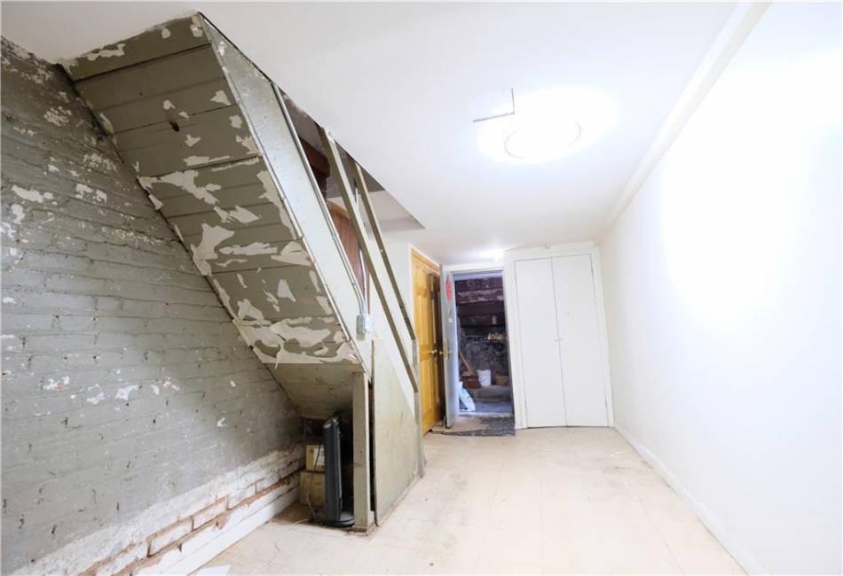 642 56th Street, Brooklyn, New York 11220, 10 Bedrooms Bedrooms, ,5 BathroomsBathrooms,Residential,For Sale,56th,492782