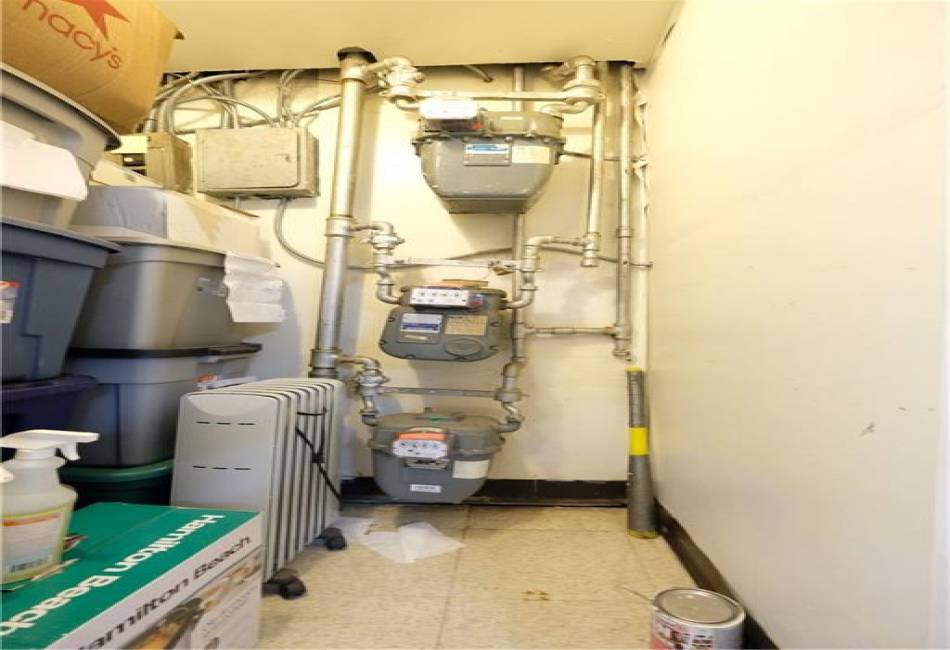 642 56th Street, Brooklyn, New York 11220, 10 Bedrooms Bedrooms, ,5 BathroomsBathrooms,Residential,For Sale,56th,492782