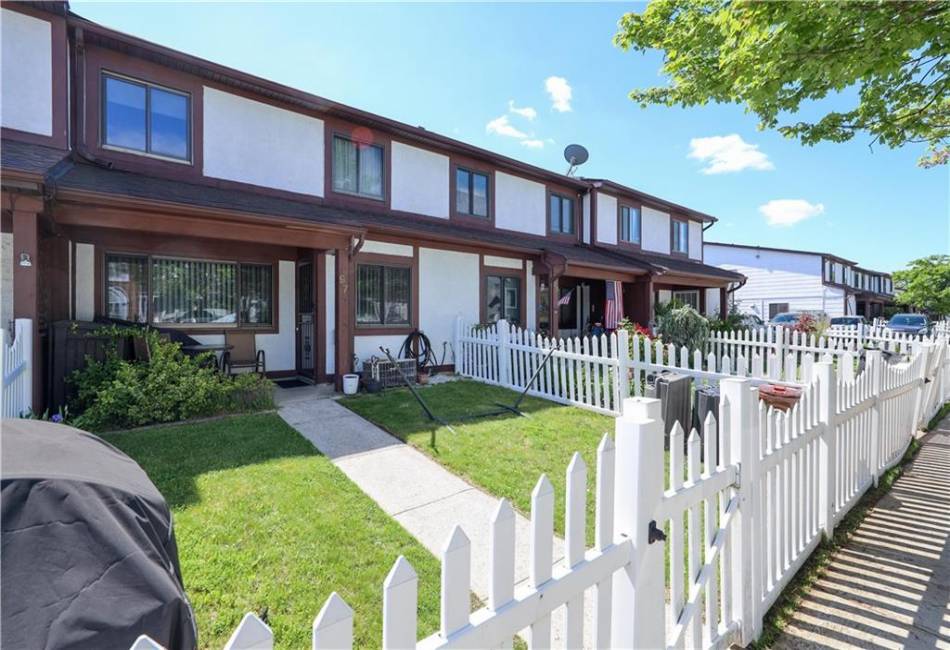 97 Debbie Street, Staten Island, New York 10314, 2 Bedrooms Bedrooms, ,2 BathroomsBathrooms,Residential,For Sale,Debbie,492793