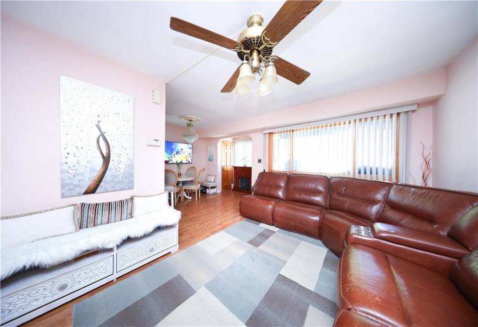 97 Debbie Street, Staten Island, New York 10314, 2 Bedrooms Bedrooms, ,2 BathroomsBathrooms,Residential,For Sale,Debbie,492793
