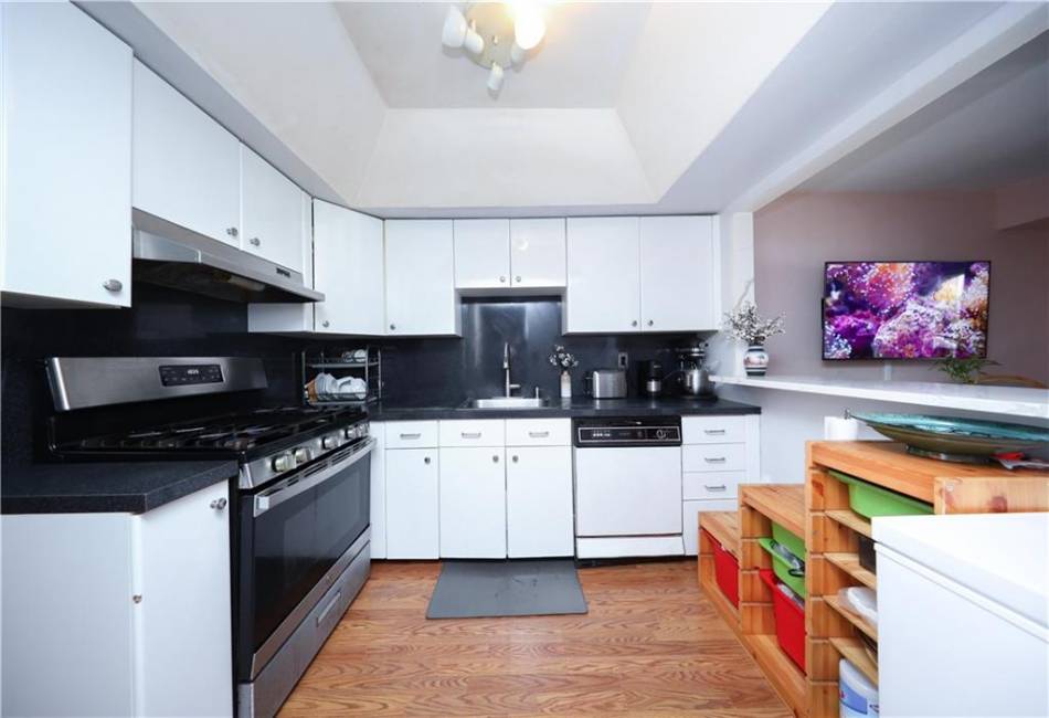 97 Debbie Street, Staten Island, New York 10314, 2 Bedrooms Bedrooms, ,2 BathroomsBathrooms,Residential,For Sale,Debbie,492793