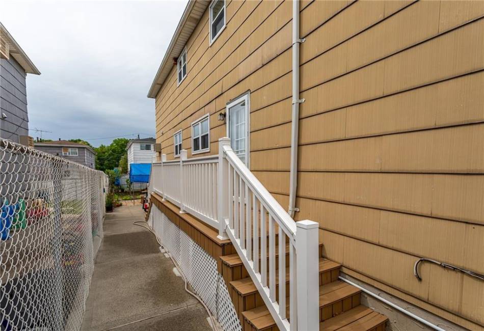 1054 Rensselaer Avenue, Staten Island, New York 10309, 3 Bedrooms Bedrooms, ,3 BathroomsBathrooms,Residential,For Sale,Rensselaer,492795