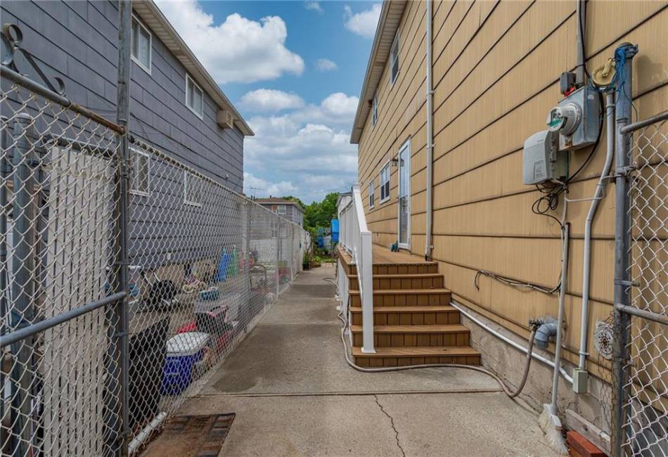 1054 Rensselaer Avenue, Staten Island, New York 10309, 3 Bedrooms Bedrooms, ,3 BathroomsBathrooms,Residential,For Sale,Rensselaer,492795