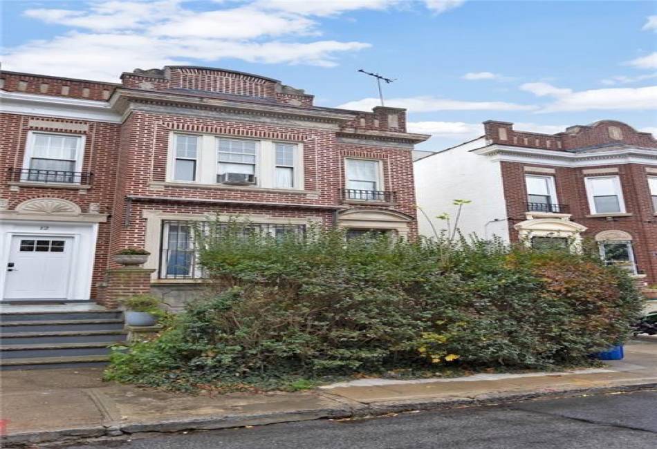 10 Martense Court, Brooklyn, New York 11226, 4 Bedrooms Bedrooms, ,3 BathroomsBathrooms,Residential,For Sale,Martense,492762
