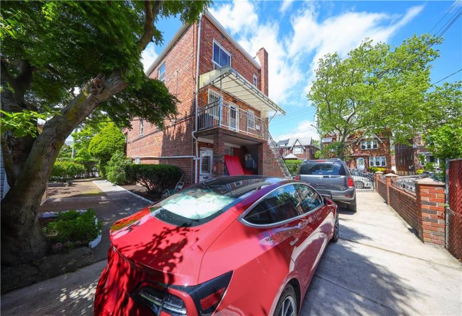 2035 53rd Street, Brooklyn, New York 11234, 5 Bedrooms Bedrooms, ,4 BathroomsBathrooms,Residential,For Sale,53rd,492796