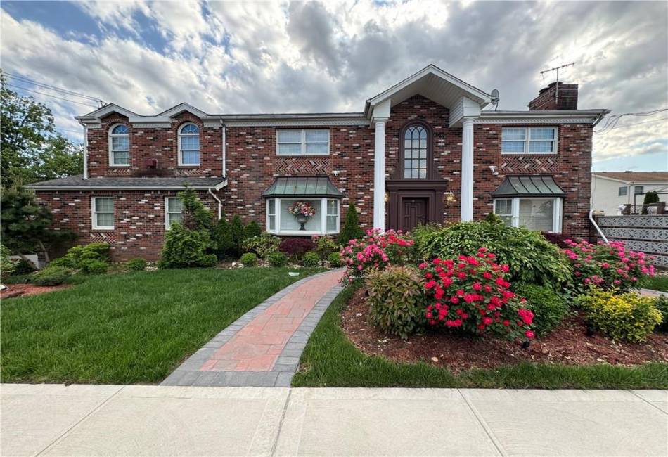 728 Huguenot Avenue, Staten Island, New York 10312, 4 Bedrooms Bedrooms, ,5 BathroomsBathrooms,Residential,For Sale,Huguenot,492806