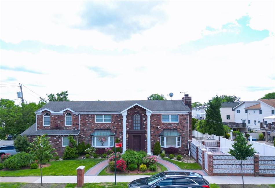 728 Huguenot Avenue, Staten Island, New York 10312, 4 Bedrooms Bedrooms, ,5 BathroomsBathrooms,Residential,For Sale,Huguenot,492806