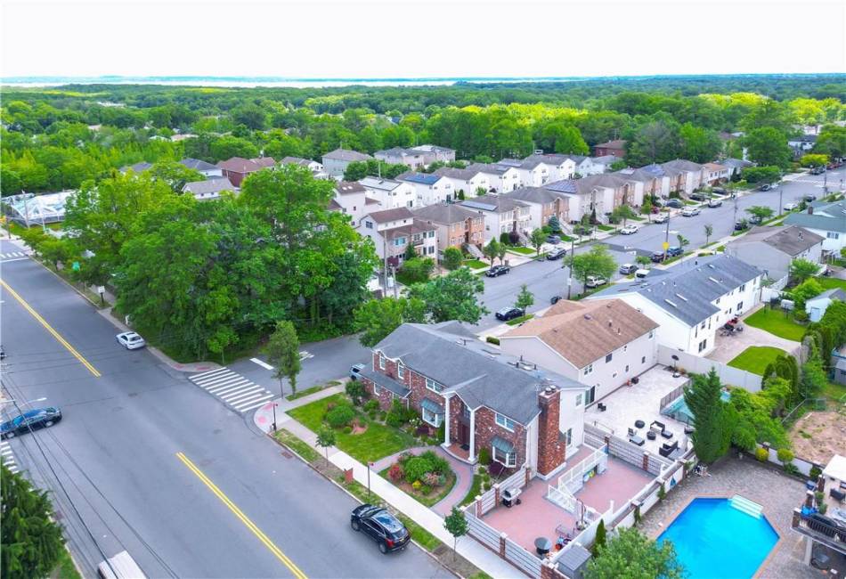 728 Huguenot Avenue, Staten Island, New York 10312, 4 Bedrooms Bedrooms, ,5 BathroomsBathrooms,Residential,For Sale,Huguenot,492806