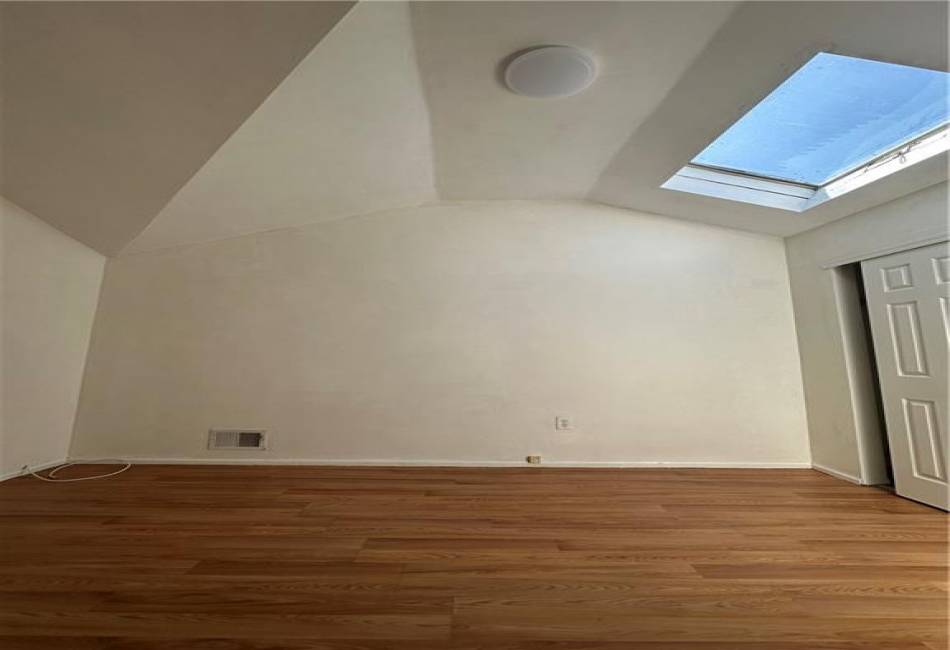 37 Susan Court, Staten Island, New York 10304, 2 Bedrooms Bedrooms, ,3 BathroomsBathrooms,Residential,For Sale,Susan,492808