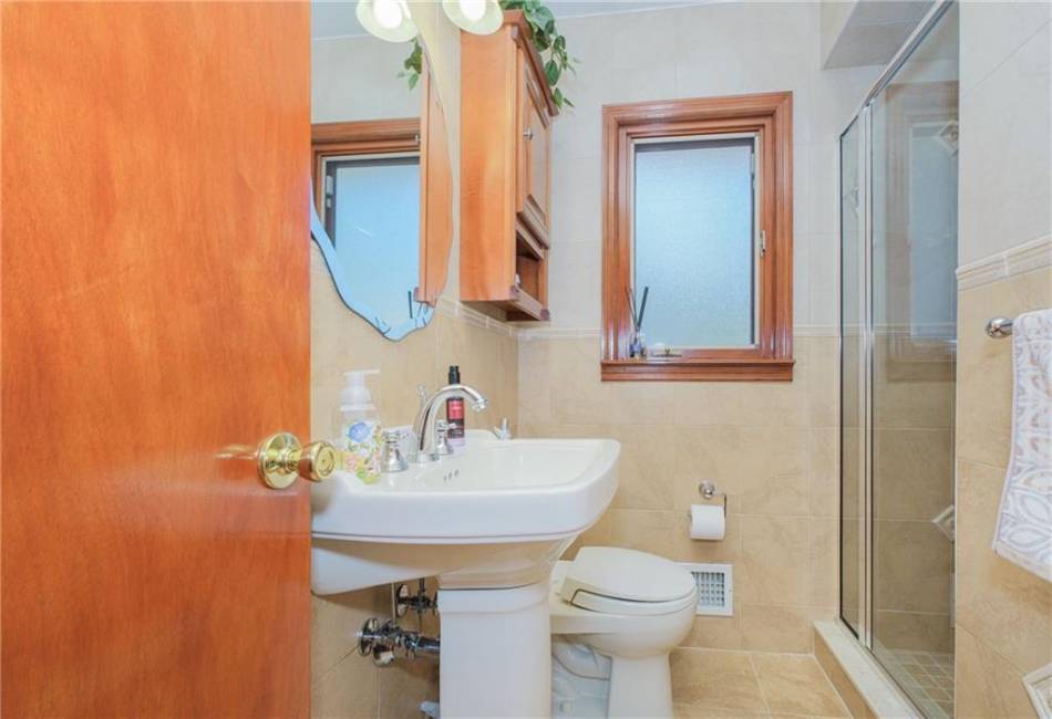 395 Clawson Street, Staten Island, New York 10306, 3 Bedrooms Bedrooms, ,2 BathroomsBathrooms,Residential,For Sale,Clawson,492821