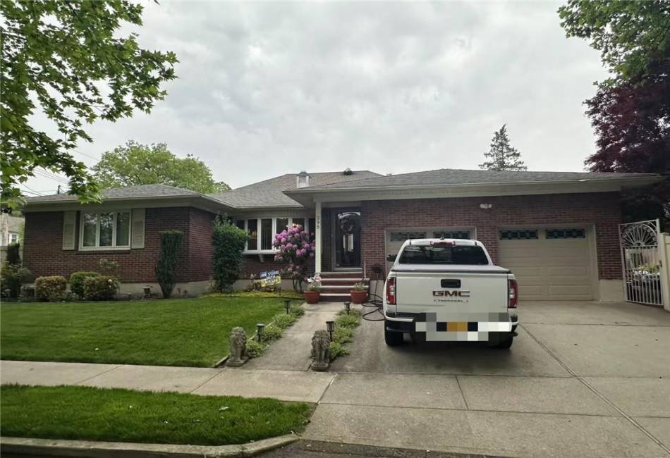 395 Clawson Street, Staten Island, New York 10306, 3 Bedrooms Bedrooms, ,2 BathroomsBathrooms,Residential,For Sale,Clawson,492821