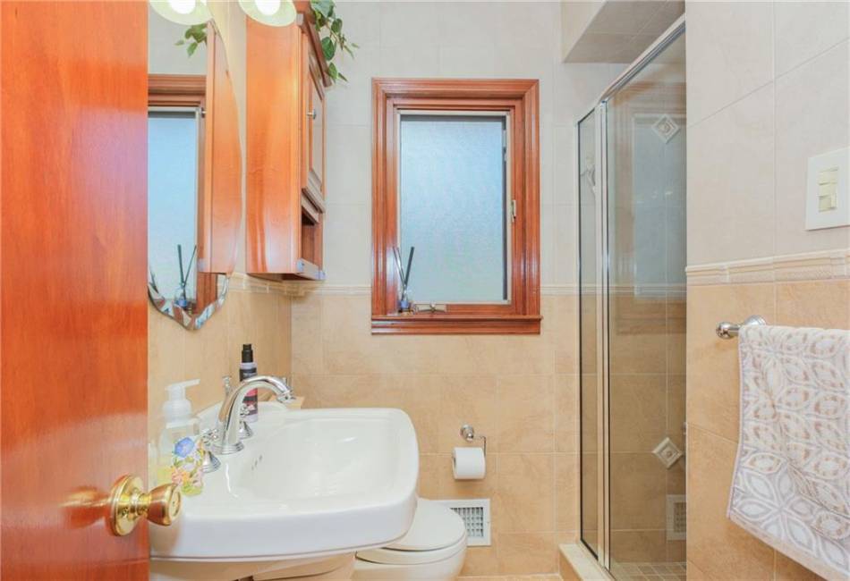 395 Clawson Street, Staten Island, New York 10306, 3 Bedrooms Bedrooms, ,2 BathroomsBathrooms,Residential,For Sale,Clawson,492821