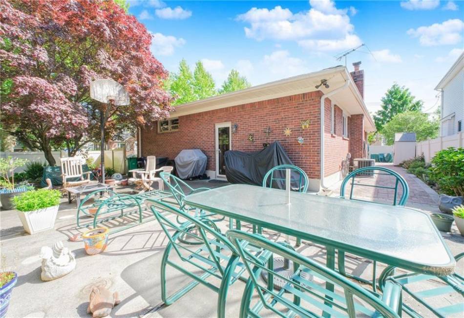395 Clawson Street, Staten Island, New York 10306, 3 Bedrooms Bedrooms, ,2 BathroomsBathrooms,Residential,For Sale,Clawson,492821