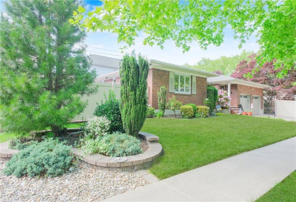 395 Clawson Street, Staten Island, New York 10306, 3 Bedrooms Bedrooms, ,2 BathroomsBathrooms,Residential,For Sale,Clawson,492821